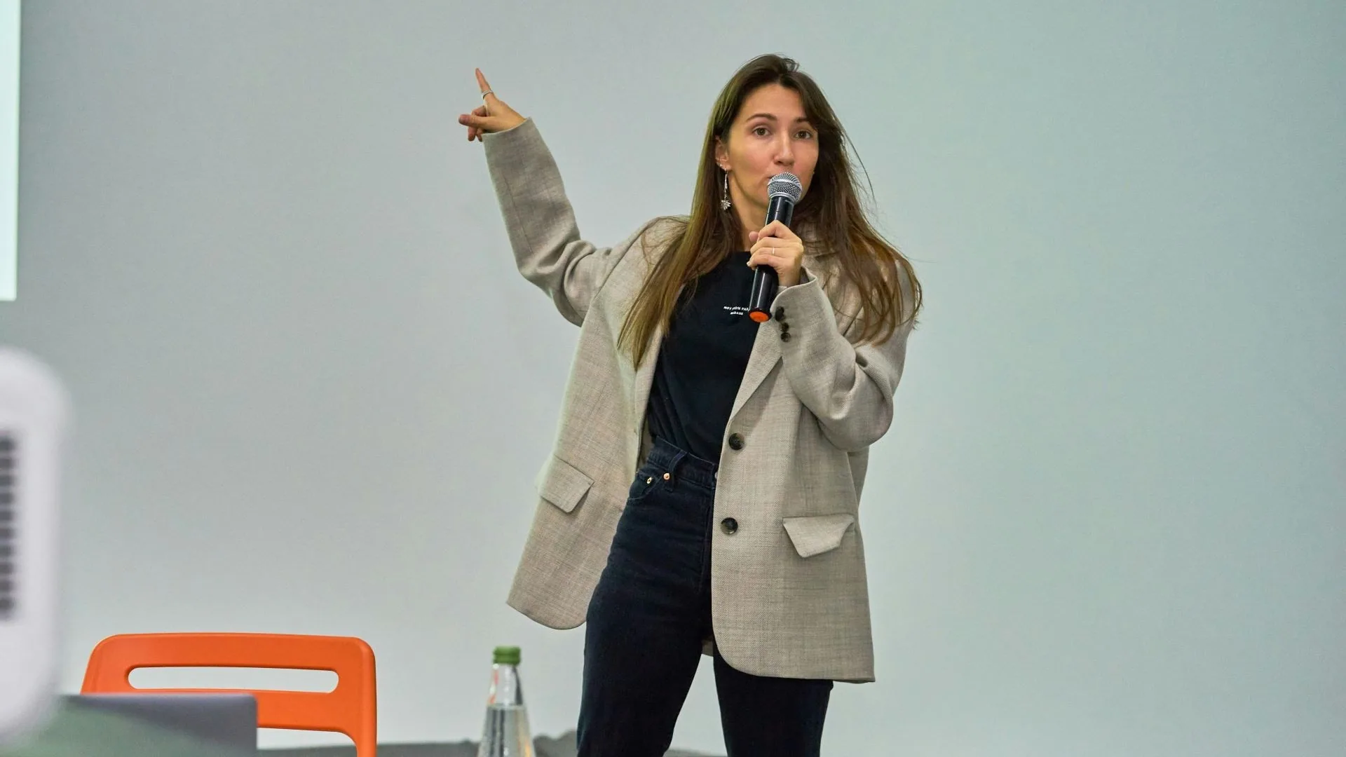 A female facilitator giving a presentation to participants